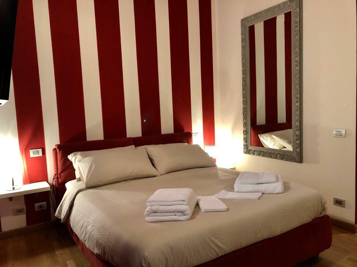 La Via Degli Artisti Apartment Arona Exterior photo