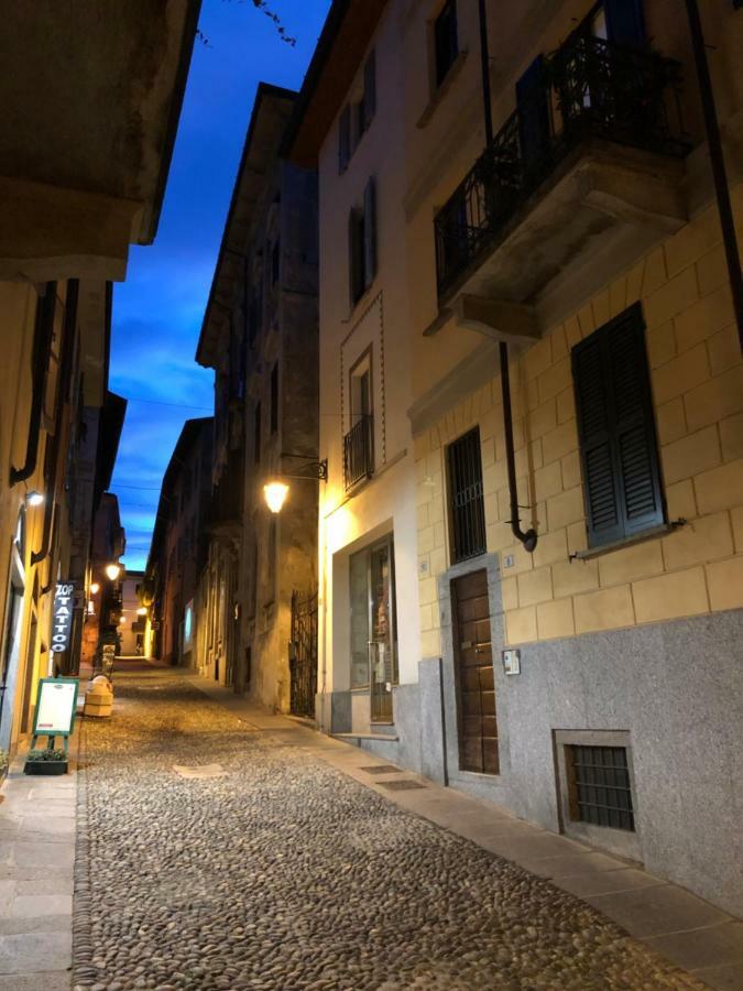 La Via Degli Artisti Apartment Arona Exterior photo