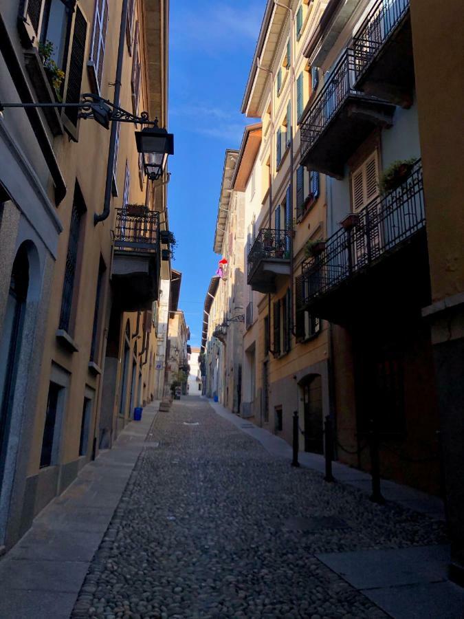 La Via Degli Artisti Apartment Arona Exterior photo